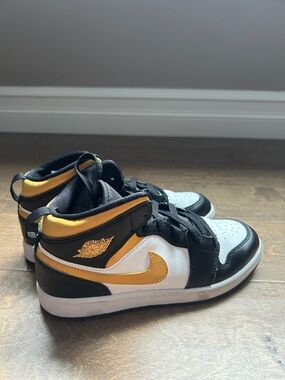 Nike Kids High-Top Sneakers in Black, White & Yellow